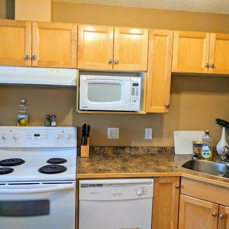 Quiet Condo Close To Wem W/ A/C & U/G Parking Edmonton Luaran gambar