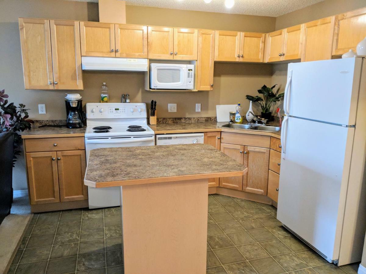 Quiet Condo Close To Wem W/ A/C & U/G Parking Edmonton Luaran gambar